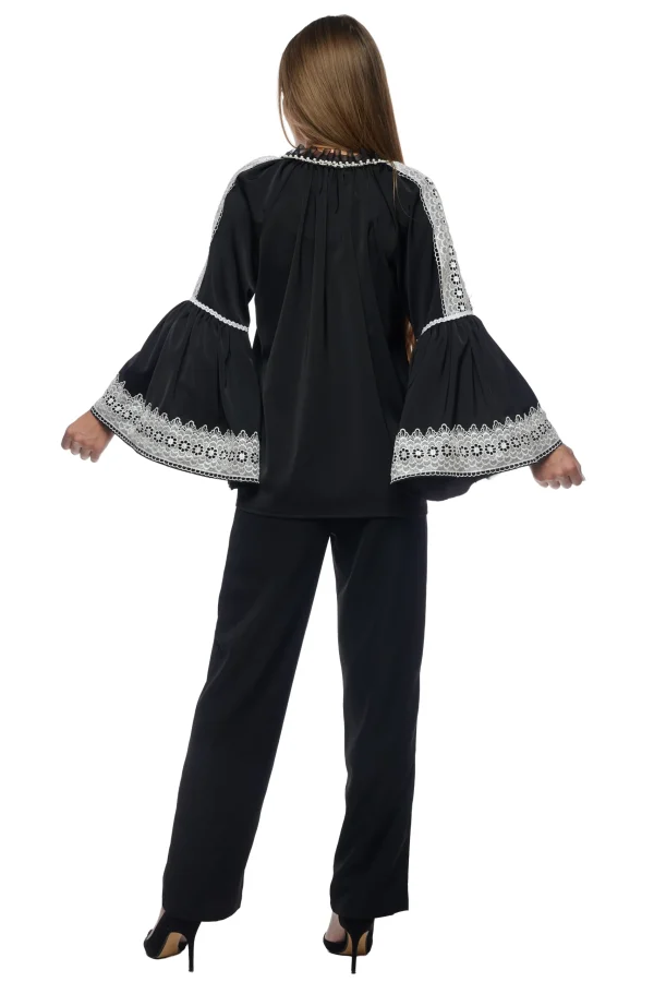 Bluza eleganta Alexandra neagra cu mâneci clopot și dantela alba (2)