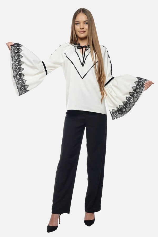 Bluza-eleganta-cu-maneci-clopot-si-dantela-nea11grwa-Valeria-scaled_nobg