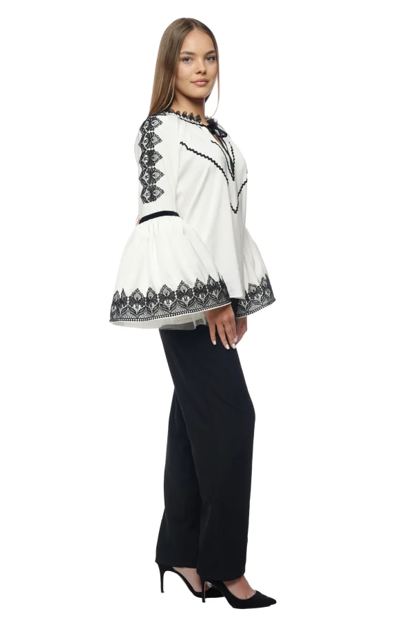 Bluza eleganta cu maneci clopot si dantela neagra Valeria (3)