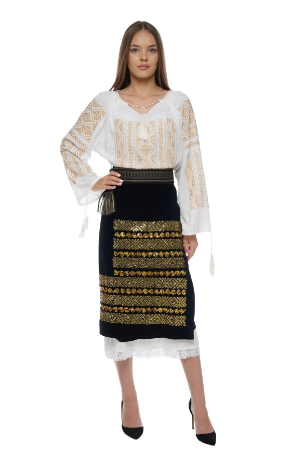Costum traditional dama fota neagra cu paiete aurii