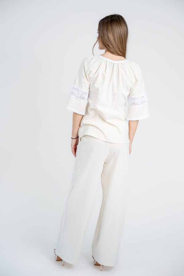 Bluza bej cu dantela alba din bumbac