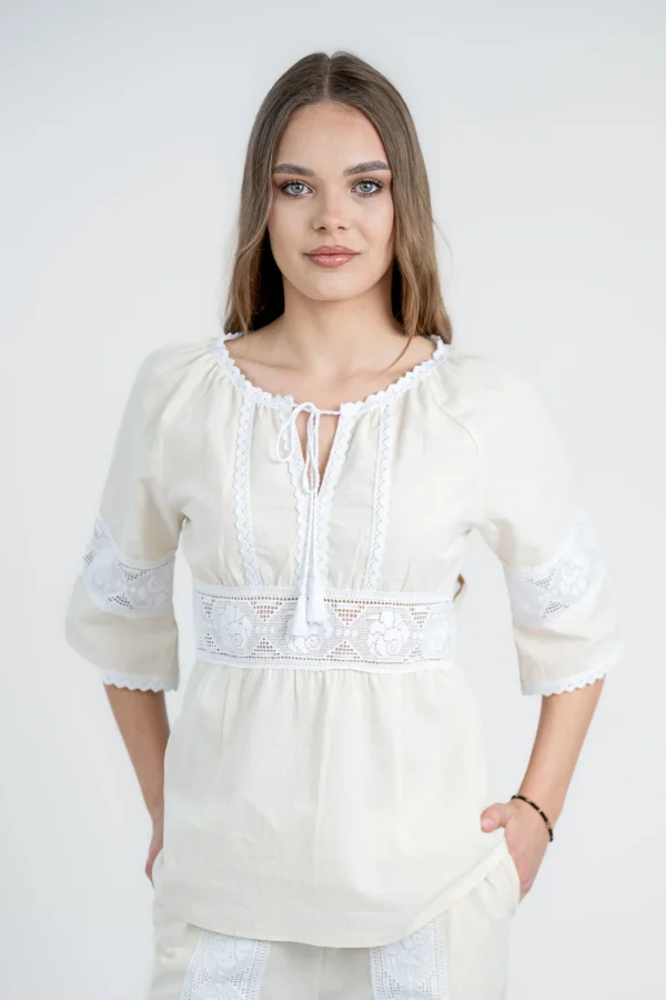 Bluza bej cu dantela alba din bumbac