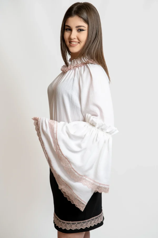 Set dama bluza eleganta cu dantela roz si fusta neagra (6)