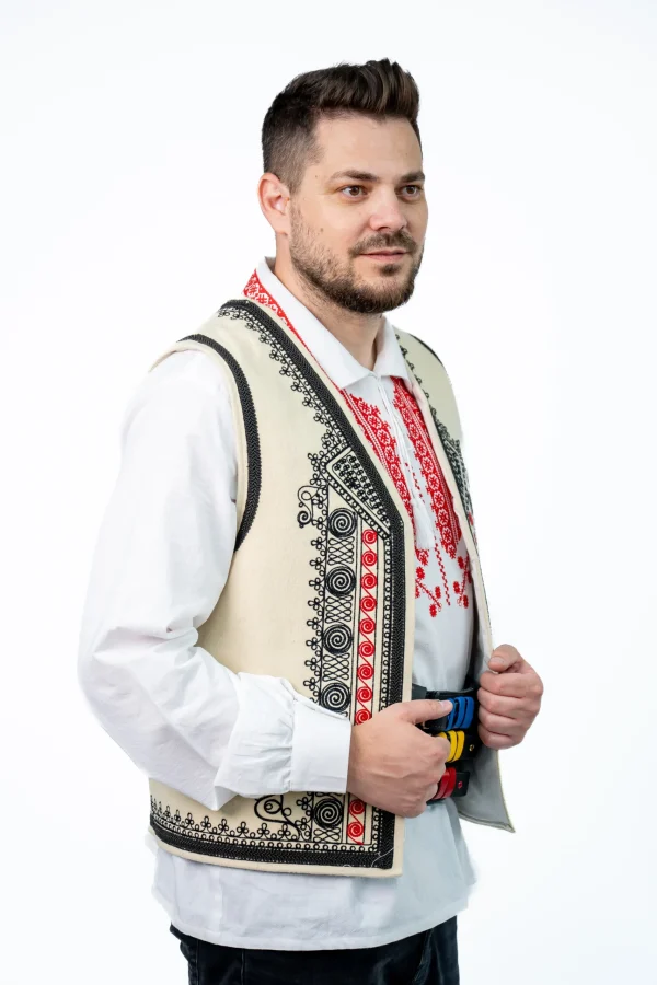 Vesta traditionala barbateasca postav bej model schilaresc (2)