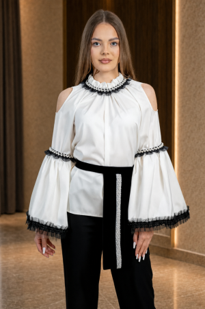 Bluză elegantă cu umeri goi și mâneci clopot