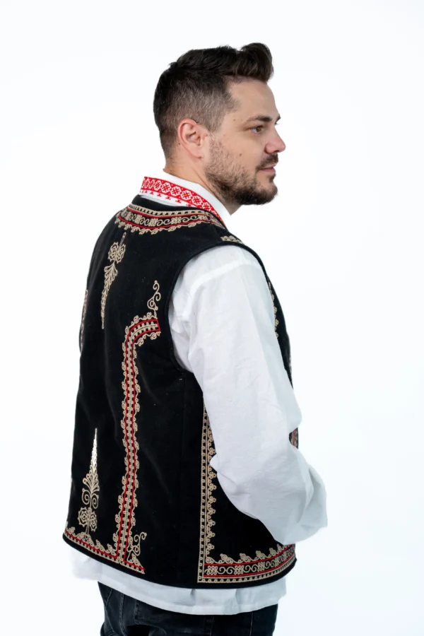 Vesta barbateasca traditionala motiv popular bej rosu (3)