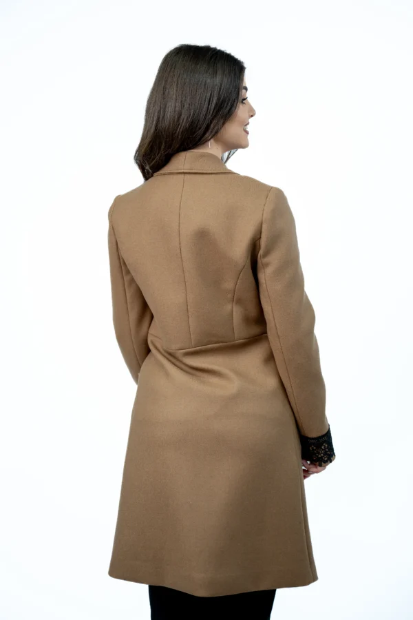 Palton dama elegant camel rever amplu și manșete cu dantela neagra (6)