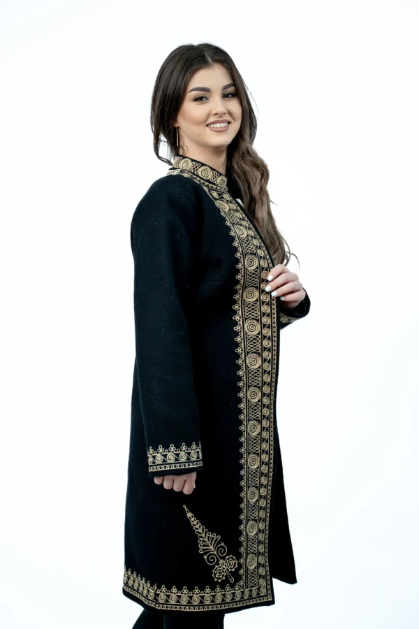 Suman traditional dama negru cu broderie bej (3)