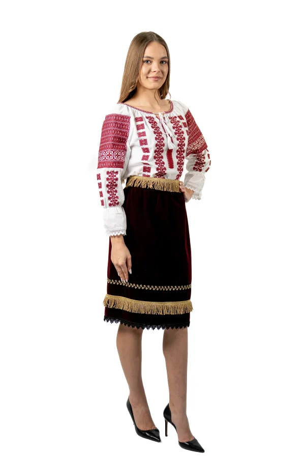 Set traditional vesta si fusta din catifea grena cu franjuri aurii (2)