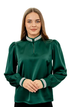 Bluza eleganta verde cu guler tunică accesorizat - perle fine