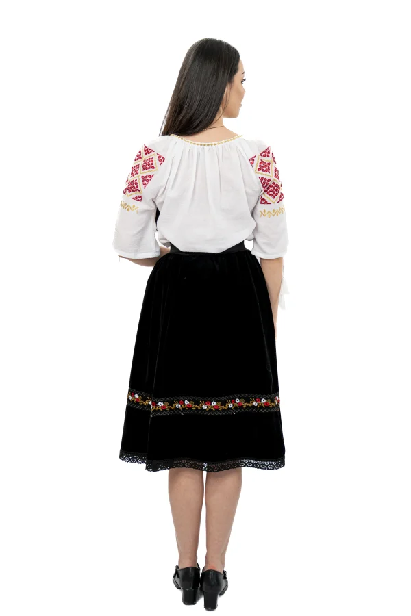 Compleu traditional dama – fusta din catifea cu dantela (3)