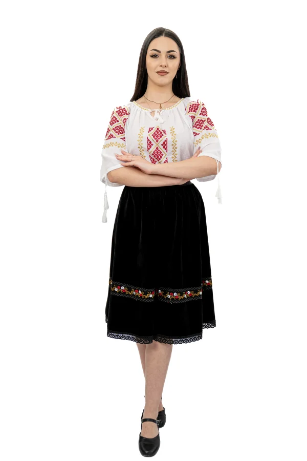 Compleu traditional dama – fusta din catifea cu dantela