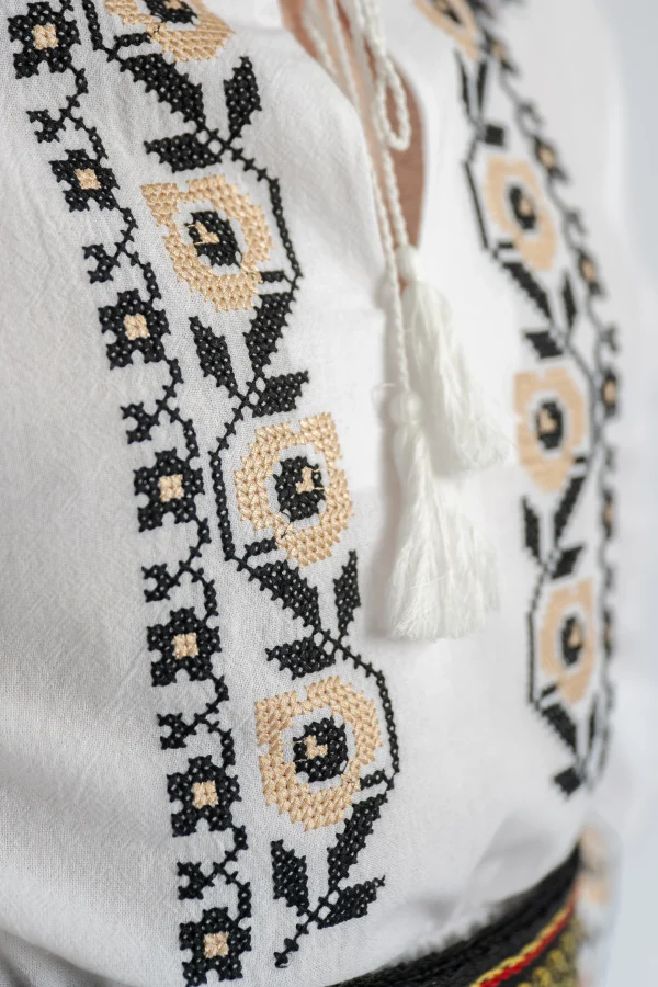 Costum traditional barbatesc din zona Banatului (12)