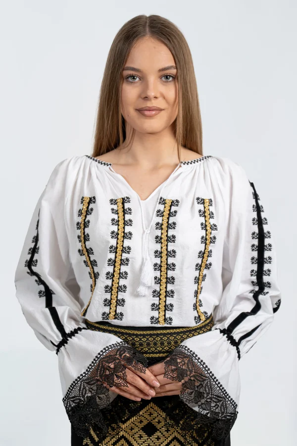 Costum traditional dama stilizat cu accente aurii (4)