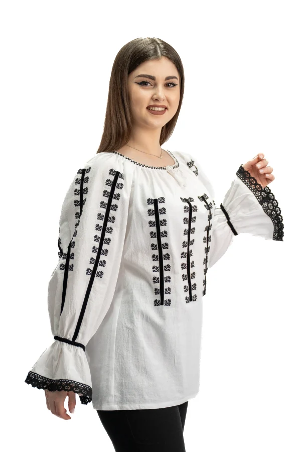 Ie traditionala dama din zona Sibiului (3)
